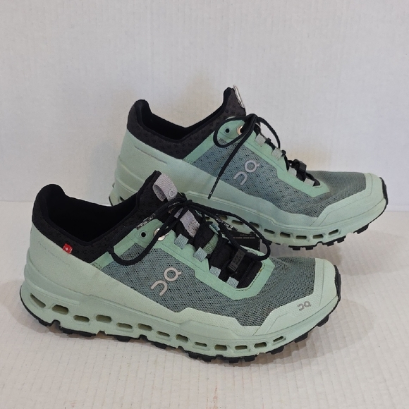 On Running Shoes - On Running Women's Mint Green and Black Cloudventure Trail Shoes 7.5